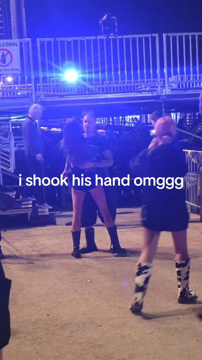 chibisdequeijo's tweet image. 🥵 as pernas da Hailey!!! Uau