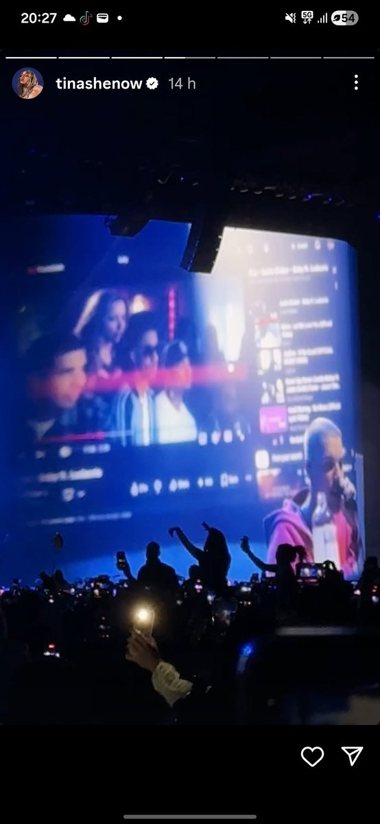 eu to morrendo com a tinashe postando o frame do youtube com a cena que ela aparece no clipe de baby do justin bieber durante o show dele no coachella kkkkkkkkkkkkkkkkkkkkk