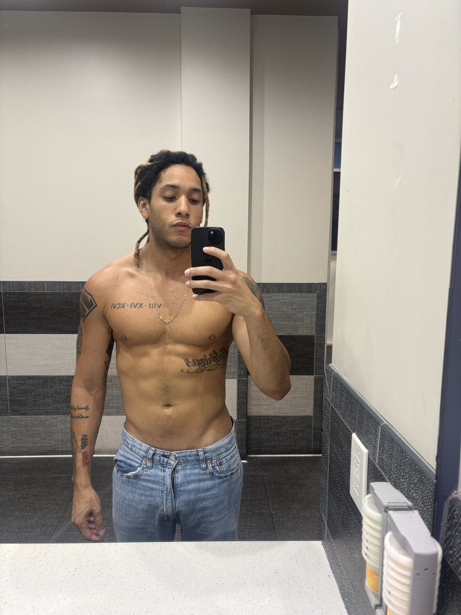 Derek$avage tweet media