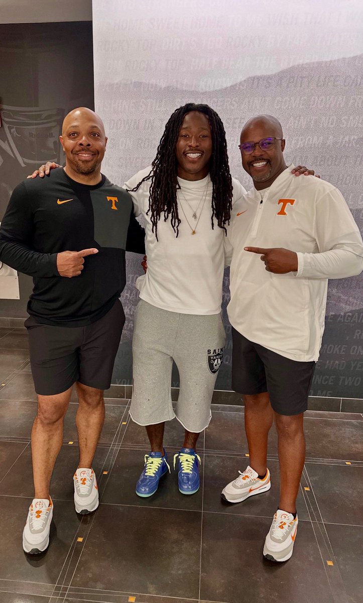 CoachdjCheetah's tweet image. It was great having #VFL @A_kamara6 back home with us this weekend. 

“It’s a great time to be a Vol!” #GoRT