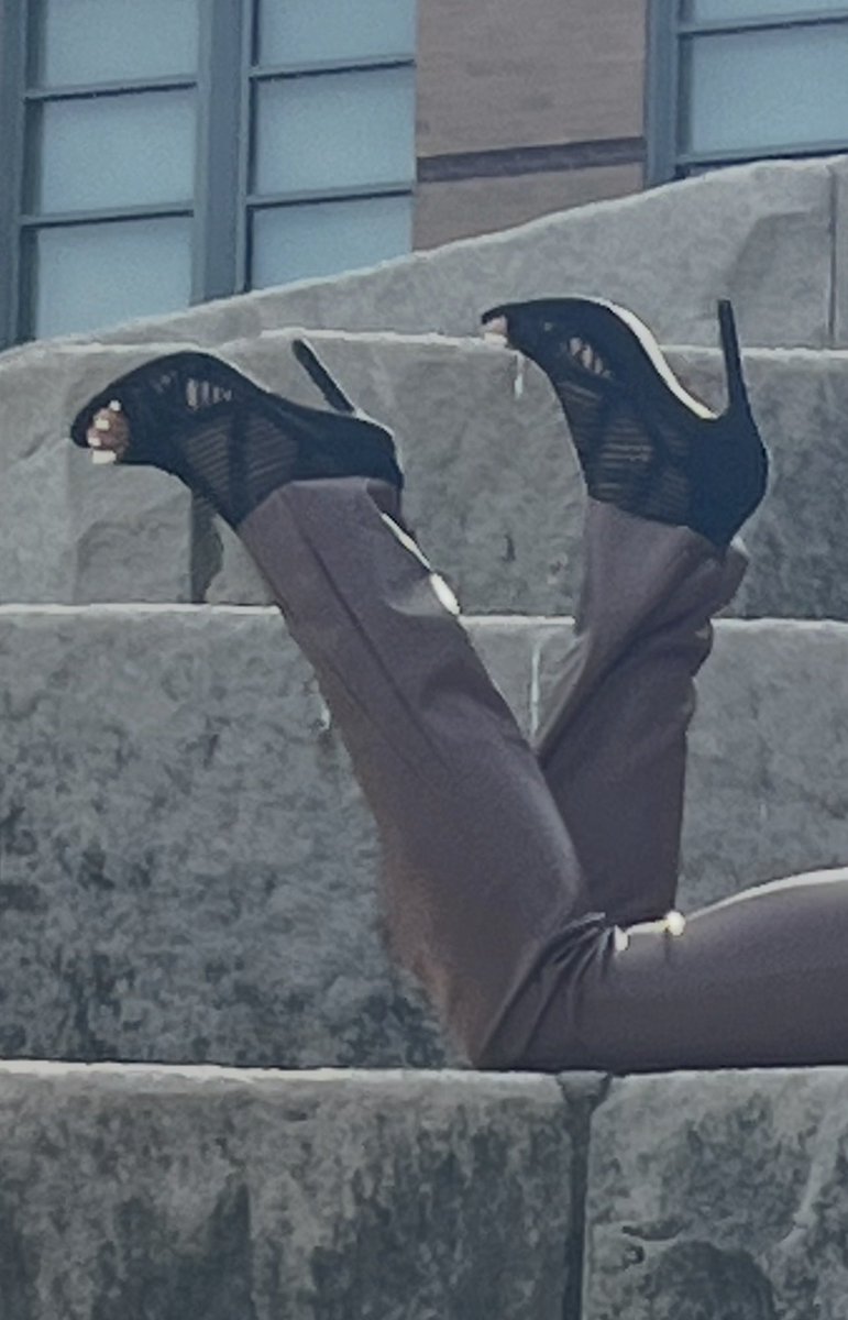 ParizMonroe_OF's tweet photo. Hey, I’m Pariz. I’m new to creating feet content, so everything I make is fresh, personal, and just getting started. If you like red‑polished toes, water shots, and a little tease, check out my page and come break me in. https://t.co/UfkGDVlSC3 https://t.co/0NCiF1TF91
