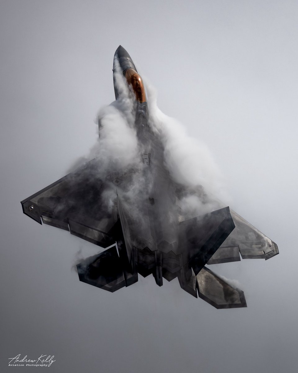 Shooting the F-22 Raptor when it’s using flares is one of my favorite things. 

Gotta be quick with the shutter once it starts popping them.