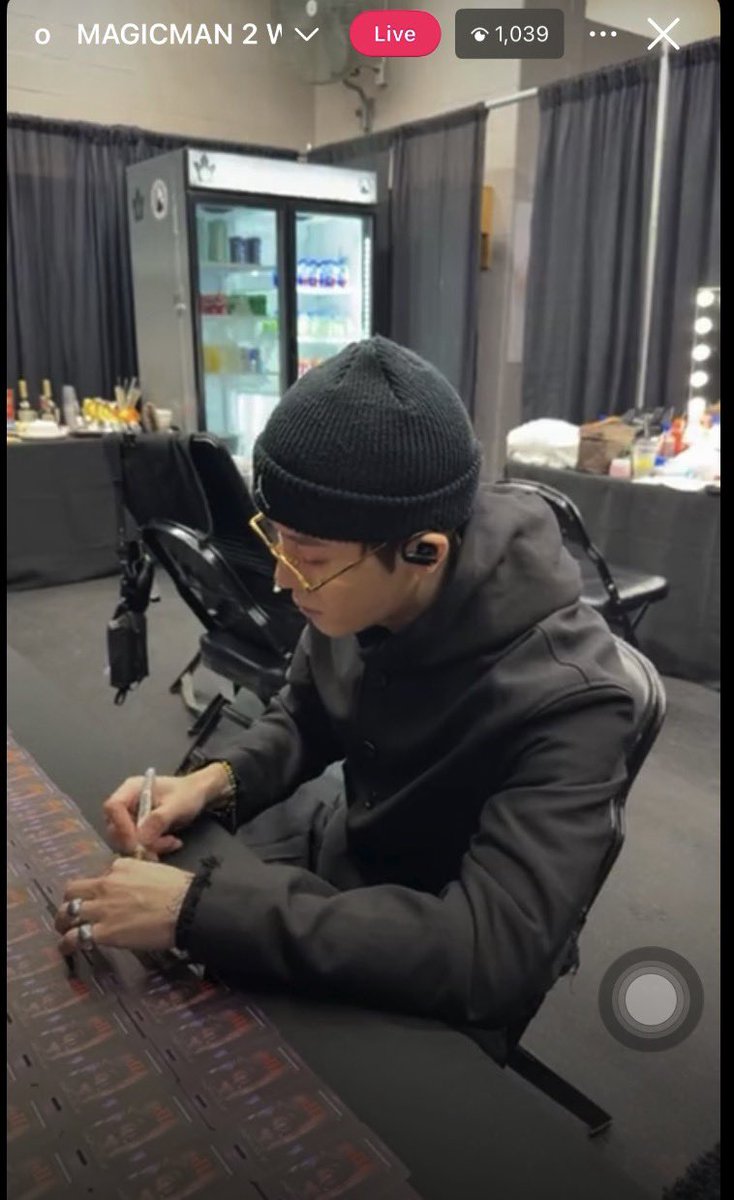 𝗝 . 𝗪 𝗔 𝗡 𝗚 ∞︎︎♡🍀 tweet media