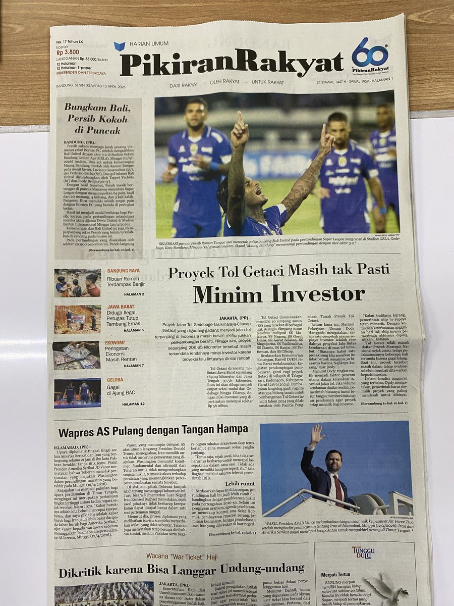 pikiran_rakyat's tweet photo. Selamat Pagi Sobat PR!

Hari ini Koran Pikiran Rakyat membahas Proyek Tol Getaci Masih tak Pasti Minim Investor, Dikenai Sanksi 173 ASN Keluyuran Saat WFH, Diduga Illegal Petugas Tutup Tambang Emas.

Untuk pembahasan lengkapnya baca di Koran Harian Umum Pikiran Rakyat!

#koranPR #beritaJabar #jawabarat #news