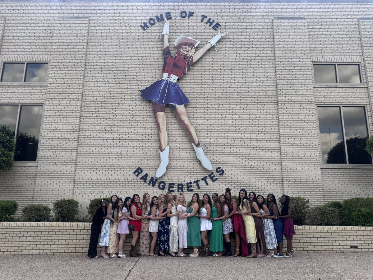 BerknerBandos's tweet photo. Berkner Bandoleras in Kilgore this week to see the @KCRangerettes ❤️ https://t.co/LssQegKJmo