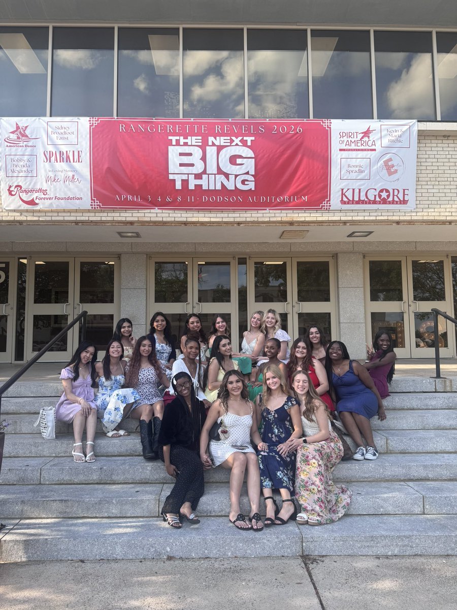 BerknerBandos's tweet photo. Berkner Bandoleras in Kilgore this week to see the @KCRangerettes ❤️ https://t.co/LssQegKJmo