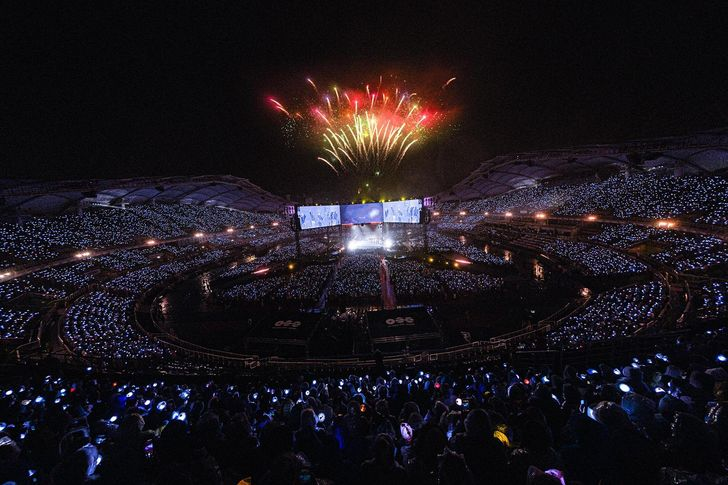 encoreedusud's tweet image. #CULTURE
Le groupe BTS a conclu avec succès la première étape coréenne de sa nouvelle tournée mondiale ARIRANG au Goyang Sports Complex, du 9 au 12 avril. Grâce à une scène à 360 degrés, une première dans leur carrière, le groupe a attiré 132 000 spectateurs en trois soirs.