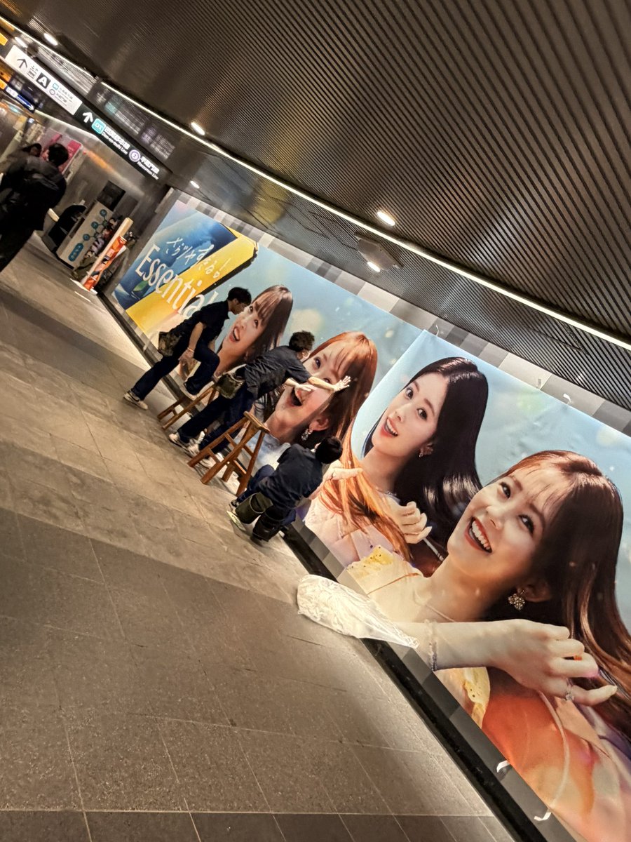 rafururunn's tweet image. 渋谷駅リアルタイムです！
WithUの中で一番乗りでは？？www
 #NiziU  #Essential  #RIMA_bubble