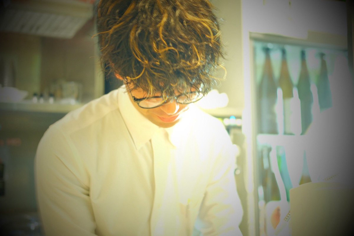astlfosllo's tweet photo. これは誇りあるお仕事。

提供する側となり日本酒文化をしっかりお伝えする事と楽しんで飲んで帰って頂く事が使命であり僕物語のはじまりでもある👨🏻

人生を捧げると誓った時点で熱意の魂をみなさんにお裾分け致します✊🏻❤️‍🔥 https://t.co/GJkKa5JnGN