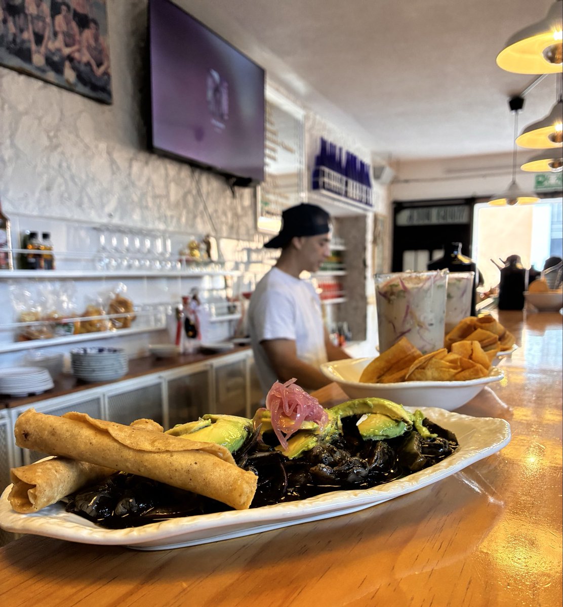 JCLastiriQ's tweet photo. Los recorridos domingueros para comer muy rico en #Cholula son de lo mejor y visitar a #Rafa del Moby Dick es garantía y después te recomiendo dejes un hueco y pasa a degustar un helado de Nata con #DonGil, todo lo puedes hacer caminando.
#Puebla tiene grandes cosas… https://t.co/InMEmxpah5