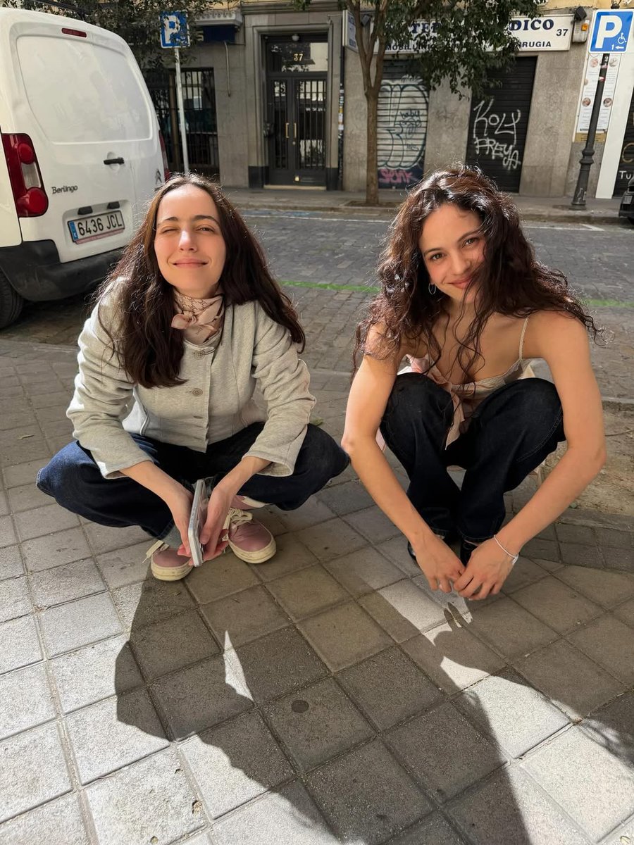 C ᥫ᭡ tweet media