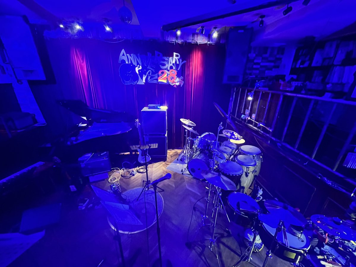 2026.04.12 Ginz春ライブ

昨日はいつもお世話になっている調布Ginzさんでのライブでした！
音楽、花、お笑い、など内容もりもりなイベントでした😆
演奏でも後半に向かうにつれバンドと会場が一体になっていき、激アツなライブとなりました。
とにかく楽しかったです💪

ありがとうございました！