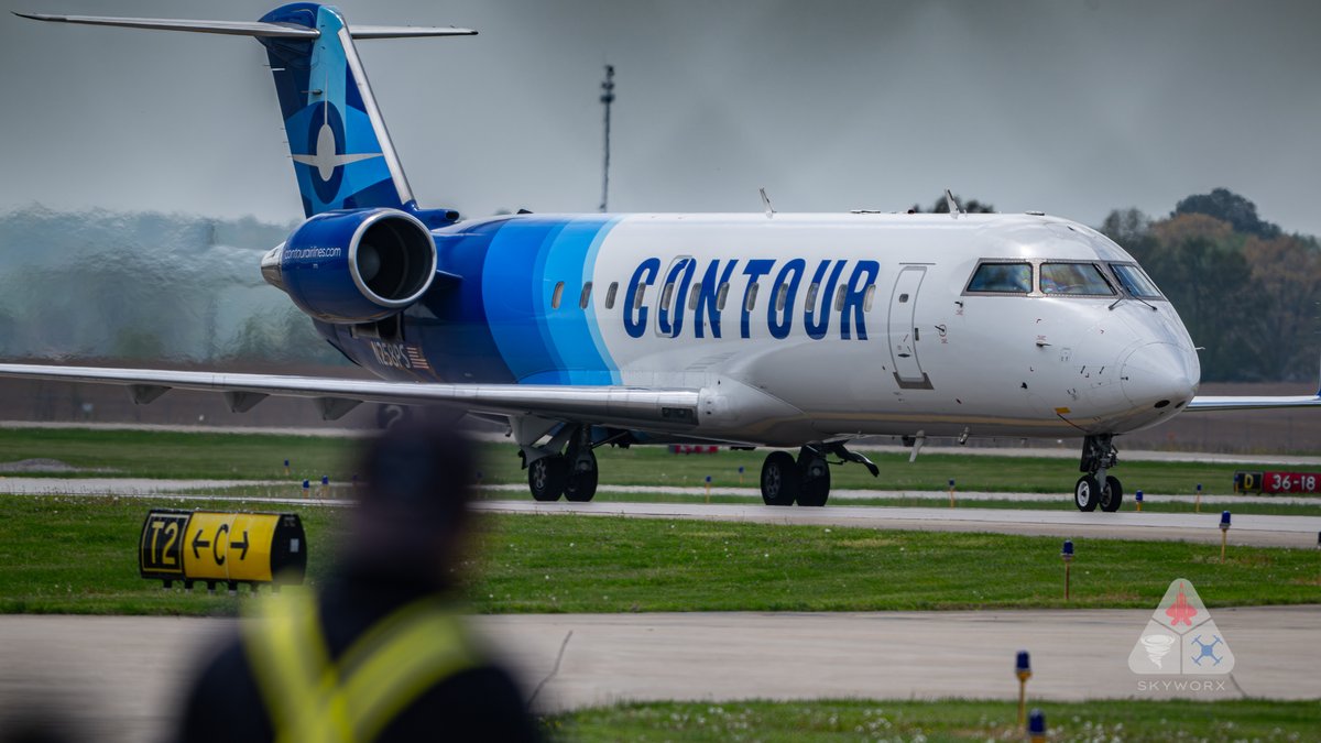 Skyworx_Media's tweet image. Today I was running some test video to see how an idea would look before I actually have to do the shot.  It was so so...  While that was happening, I grabbed the other camera to grab a few blurry pans through the fence.

#aviation #avgeek #planespotting @ContourAirlines