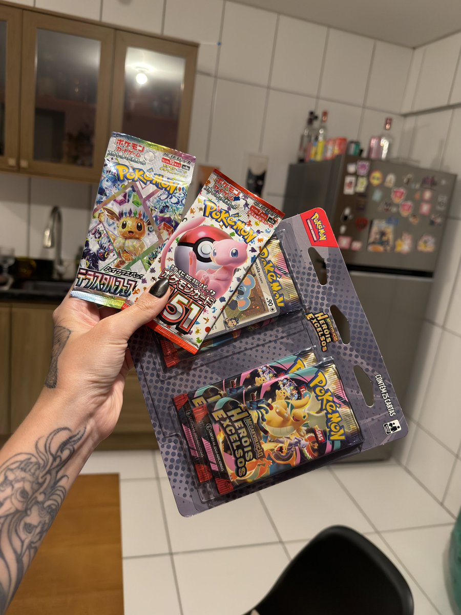 rafaharger's tweet image. coisinhas que ganhei hoje no evento da color geek no stand da jamble 💜✨