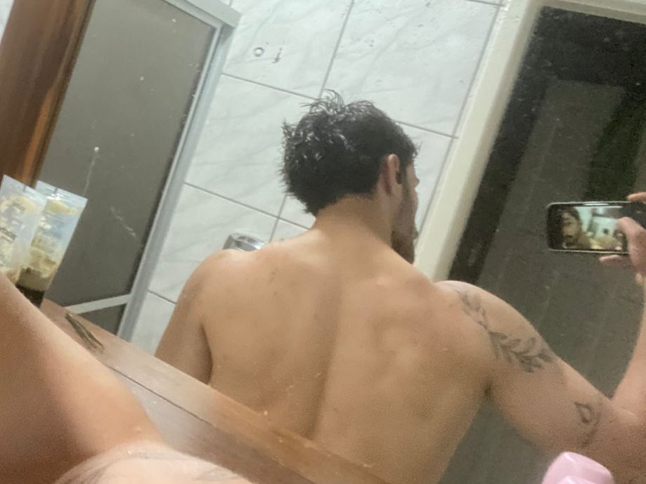 Rzinprivacy's tweet photo. ta faltando uma tatto nessa costas sipa ne https://t.co/0LWRQGMghB