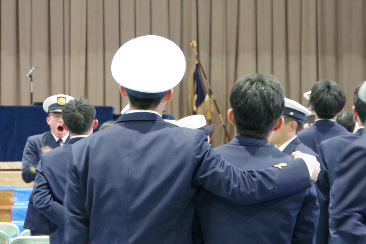 4月10日の様子】 オリエンテーション委員は、魂のこもった歌唱指導を