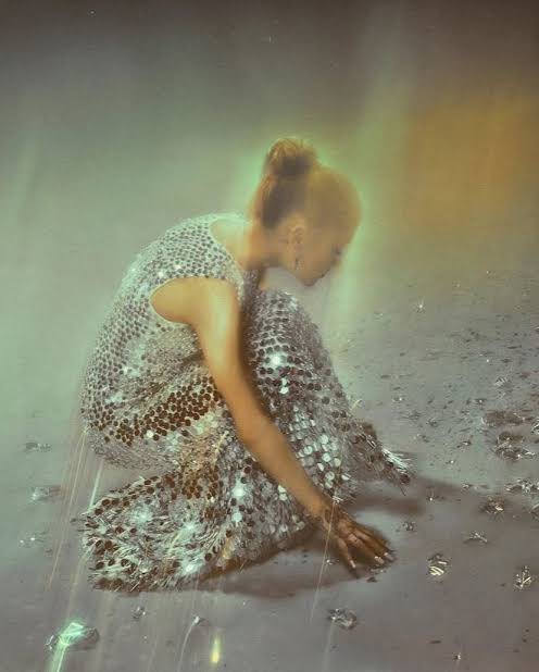 Ariana Grande Charts tweet media