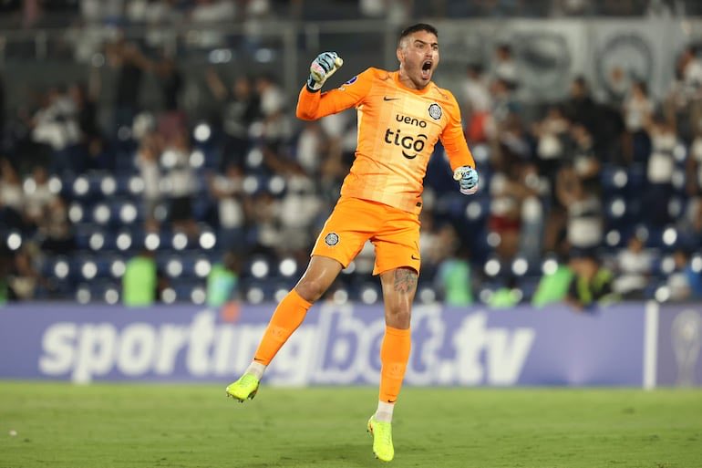 La estadística de Olveira de jugar 13 partidos, solo recibir 1 gol y además atajar 3 penales es de las cosas más locas e increíbles que vi de un jugador de Olimpia