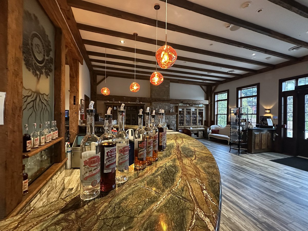 _vicwong's tweet image. 人人都是葡萄酒，这家是专门烈酒