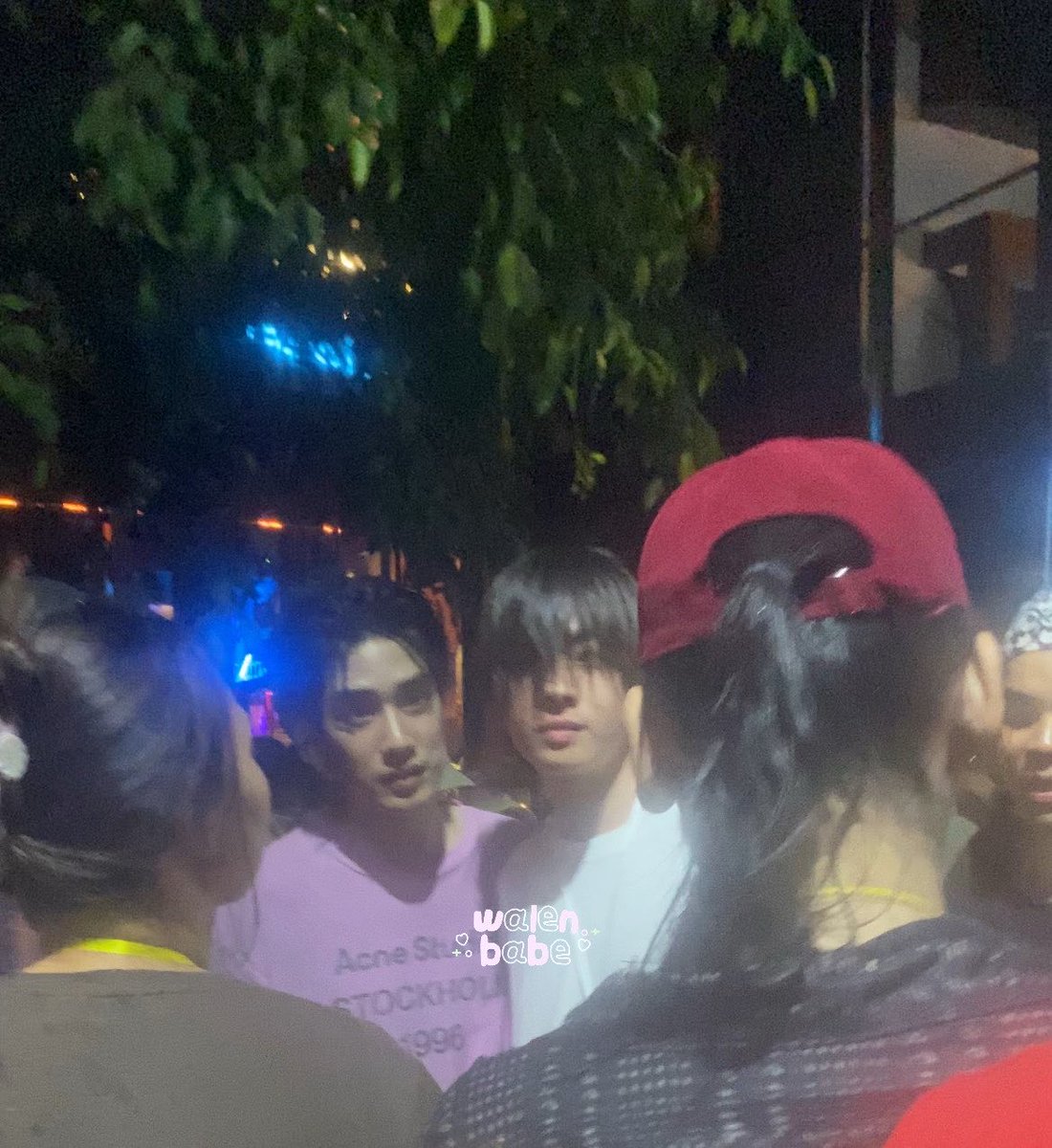 wdym that someone came across tle and firstone and didn't recognize them because they assumed they were a regular couple walking with their arms around each other 😭