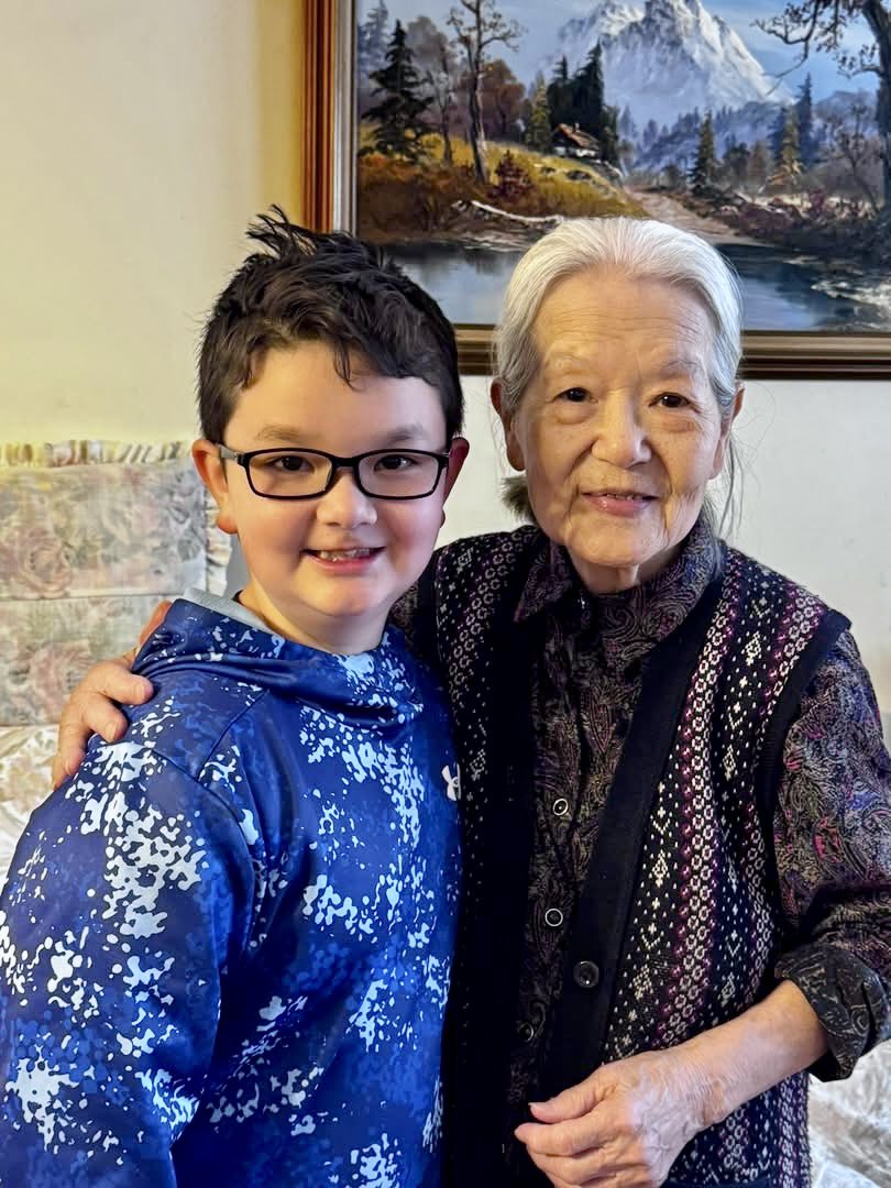 john_lo's tweet photo. spent Spring Break visiting my parents in NYC. Lots of eating. got 2 bags of rice &amp; some udon/ramens. hang out w/ my niece. Went to Empire State Building &amp; Guggenheim Museum.  My parents still look great.  Mom’s gonna be 86 in two weeks while dad gonna be 99 end of the summer. https://t.co/IzaSYs8vYr