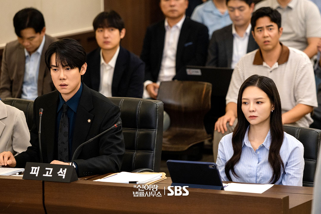 이덕화 삼킨(?) 유연석과
우리 편이 된 이솜의 첫 공조⚖️✨

SBS 금토드라마 <신이랑 법률사무소>
☞ [금,토] 밤 9시 50분

#SBS금토드라마 #신이랑법률사무소
#PhantomLawyer
#유연석 #이솜