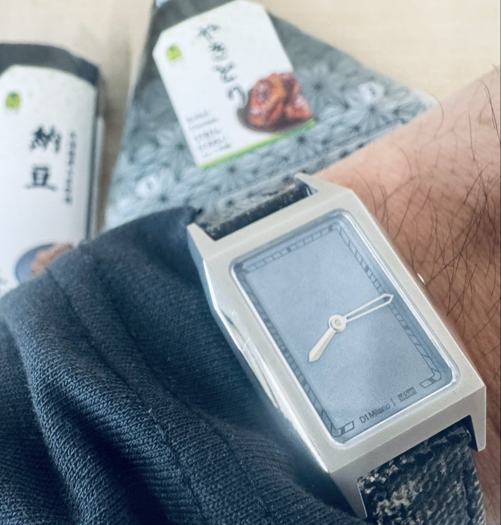 OMEGAswatch9's tweet image. おはようございます😃

ドレスウォッチが似合う男になれるように
今日はシンプルな時計で出勤しました。

クロノグラフの比率が高過ぎて、
シンプルな時計、持っていないんですよねー

新たな1週間、頑張りましょう💪

#D1milano
