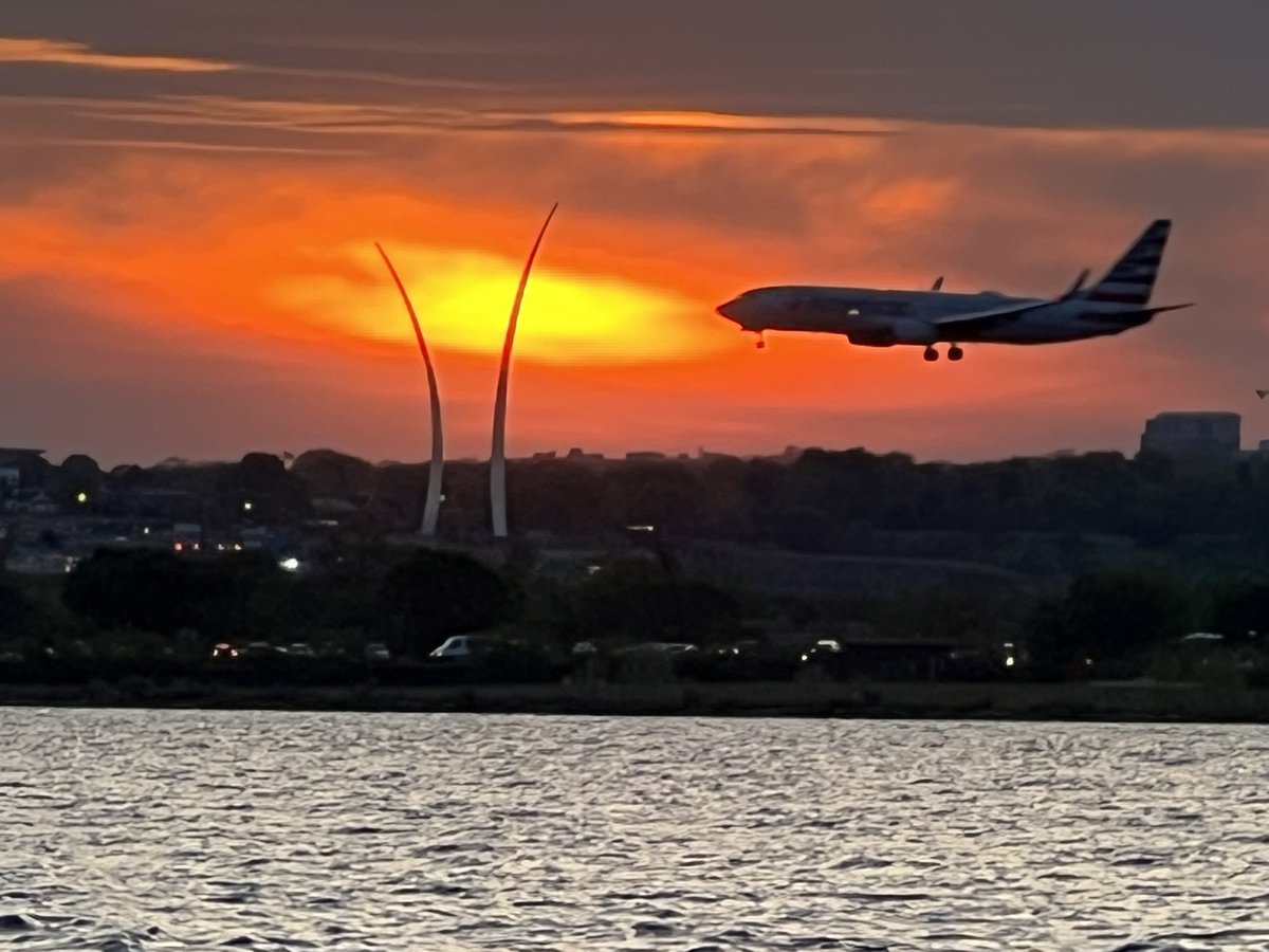 RiverGirl707's tweet image. #Sunset on Sunday behind the Air Force Memorial seen from #DC! @capitalweather @StormHour
