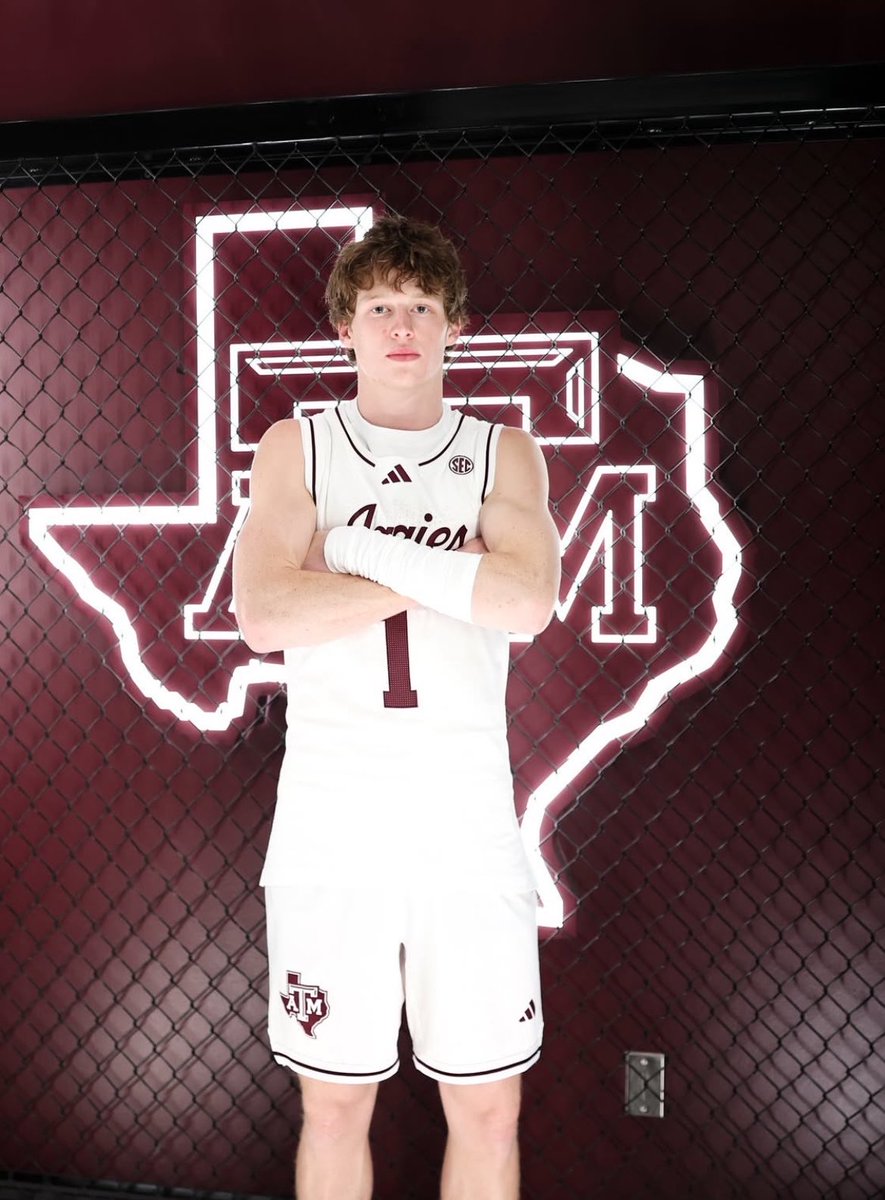 lukeevangelist_'s tweet photo. 4 star PG Chase Richardson shared some pictures from his official visit to Texas A&amp;M this weekend 👍

Bucky McMillan and his staff are heavily pursuing one of the best players in Texas in 2027 📈

A&amp;M fans, go show him some love @cwrichardson24 (IG: chase1richardson) https://t.co/zb8mHWjaU6
