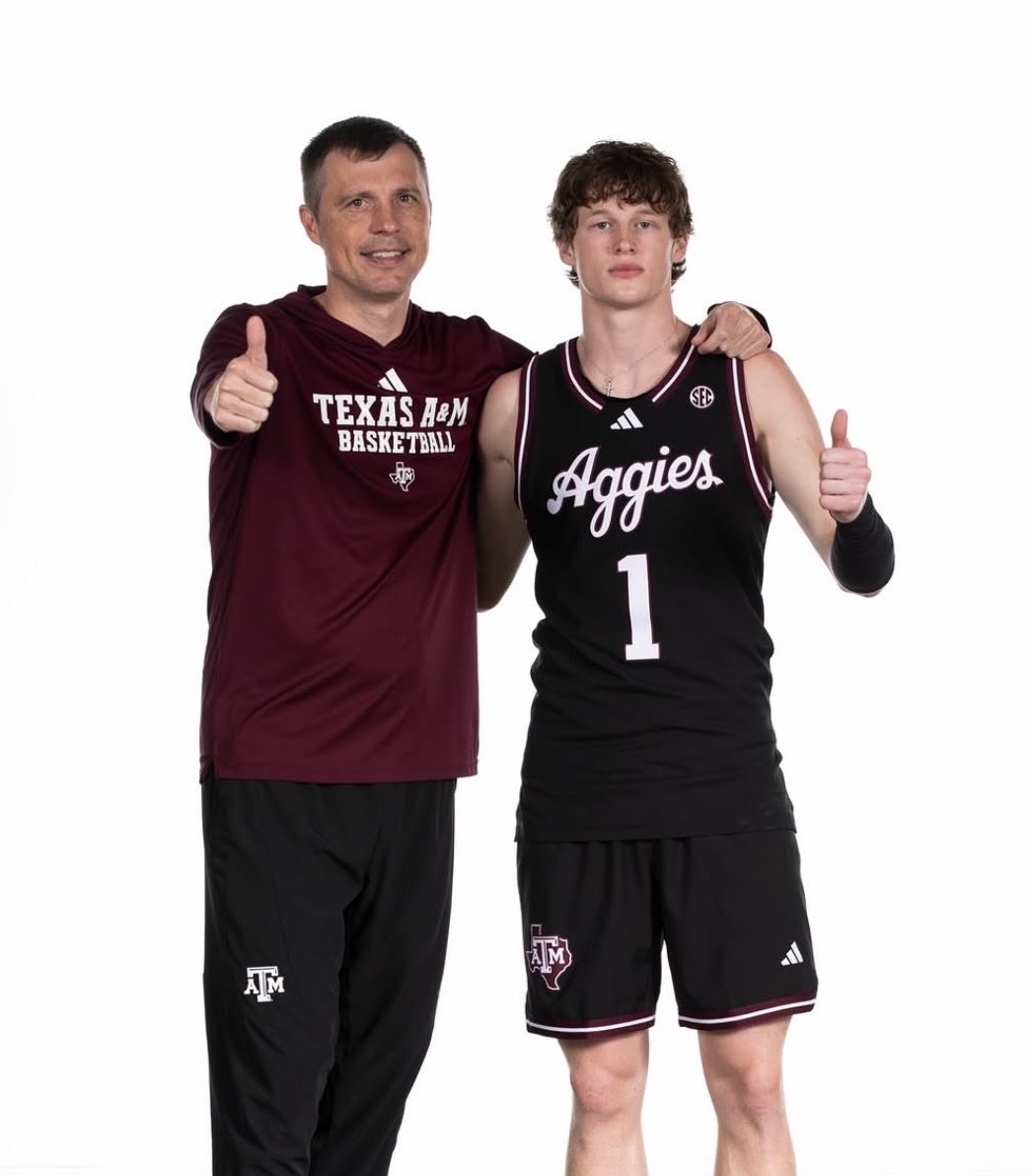 lukeevangelist_'s tweet photo. 4 star PG Chase Richardson shared some pictures from his official visit to Texas A&amp;M this weekend 👍

Bucky McMillan and his staff are heavily pursuing one of the best players in Texas in 2027 📈

A&amp;M fans, go show him some love @cwrichardson24 (IG: chase1richardson) https://t.co/zb8mHWjaU6
