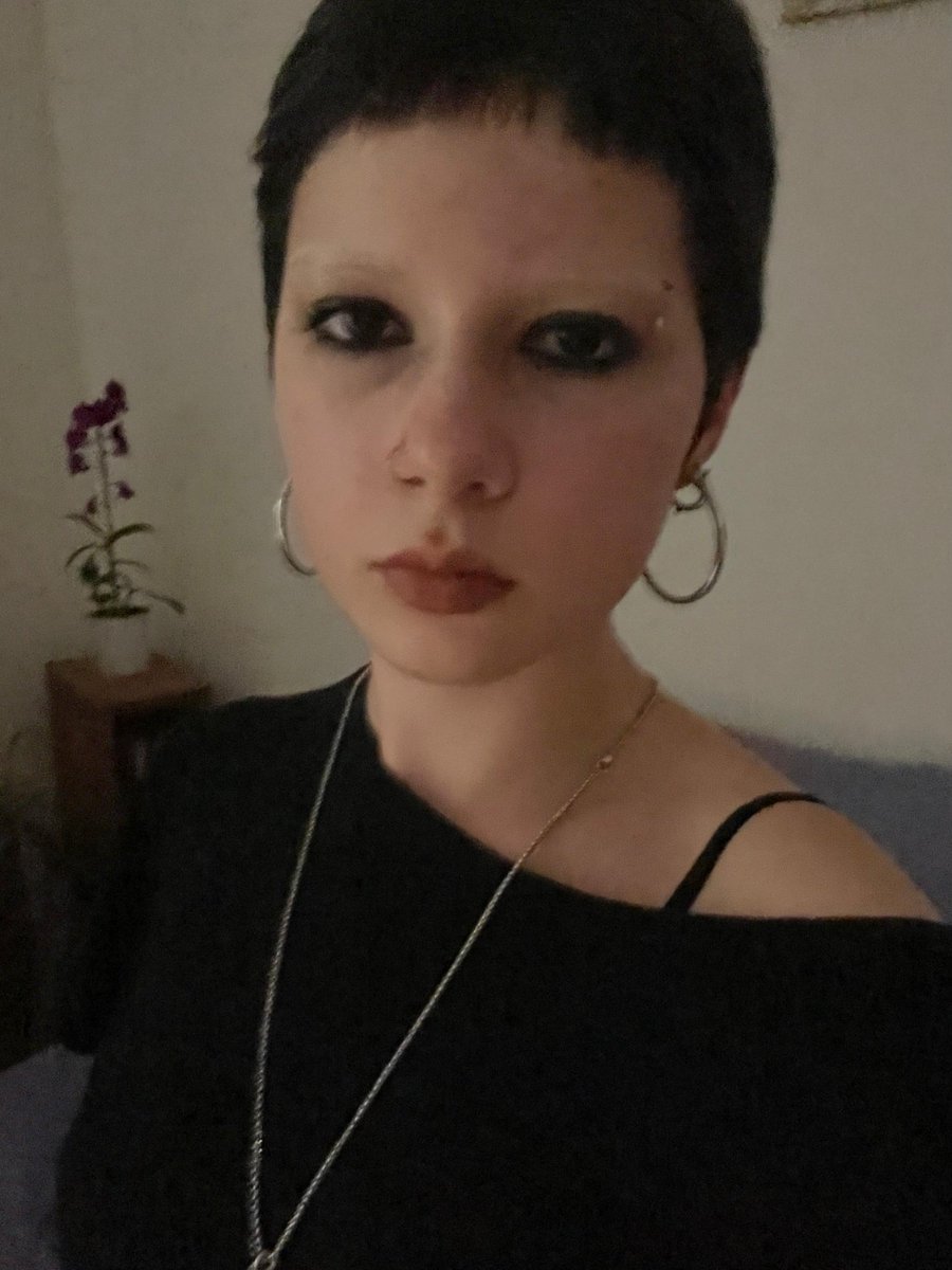 nana ⚢ tweet media