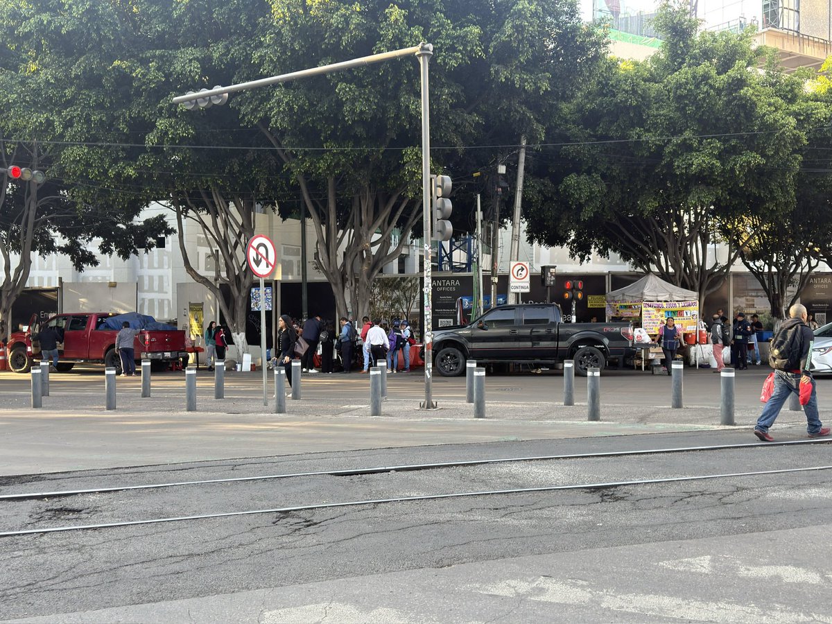 <a href="/SFrancaverdad/">Soyla_FrancaVerdad</a> <a href="/p1chagoya/">Umbral Polanco 🌳</a> <a href="/g_quadri/">Gabriel Quadri</a> <a href="/mauriciotabe/">Mauricio Tabe Echartea</a> <a href="/AlcaldiaMHmx/">Alcaldía Miguel Hidalgo</a> La zona colapsada. ¿Ineptitud o colusión? Hay que agregar el desorden que causa la megaobra de la esquina de Ferrocarril y Ejército y el hospital que viene en camino