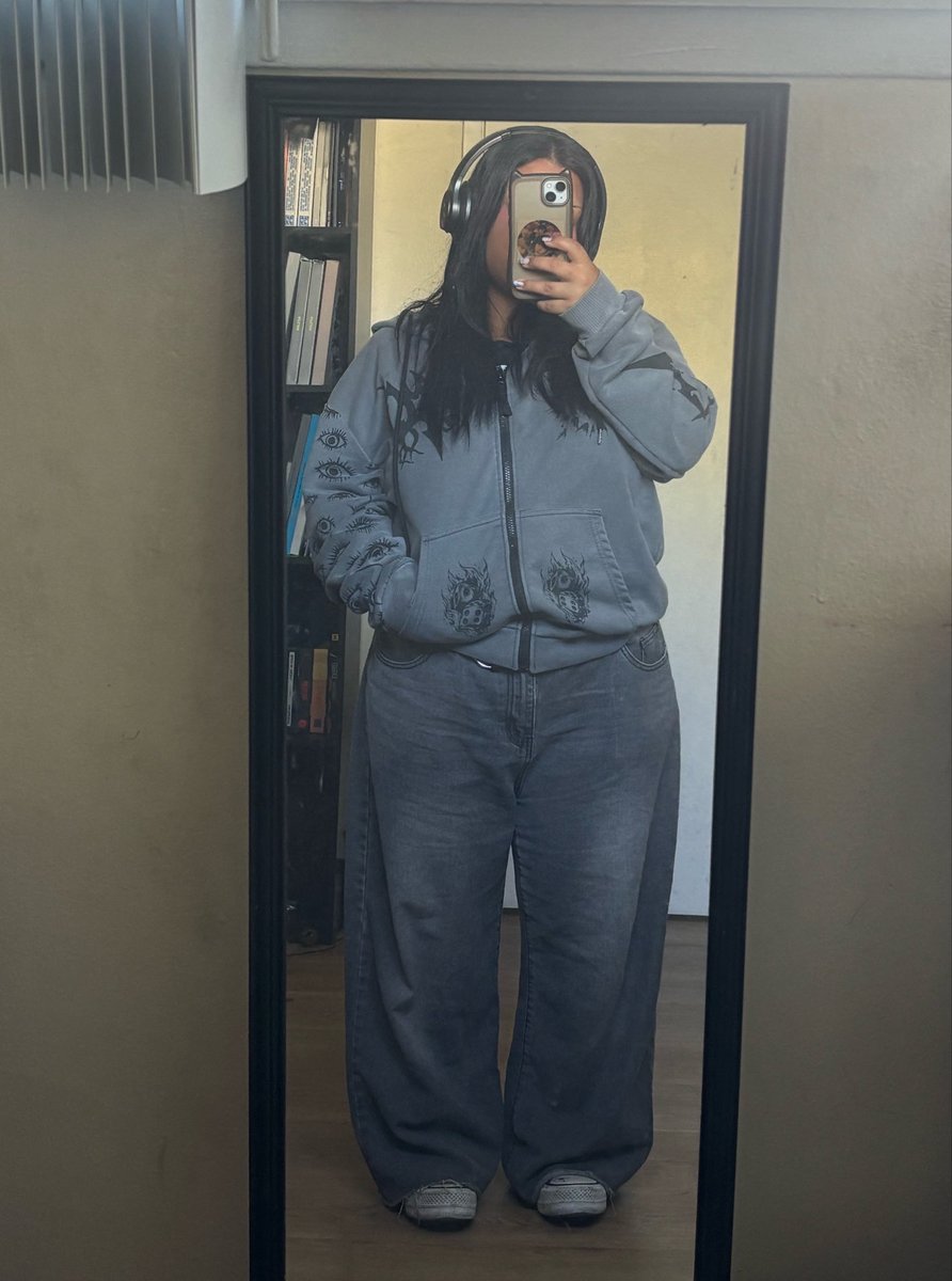 nat4kei's tweet image. why’d i lowkey recreate it minus the snapback and shoes lol