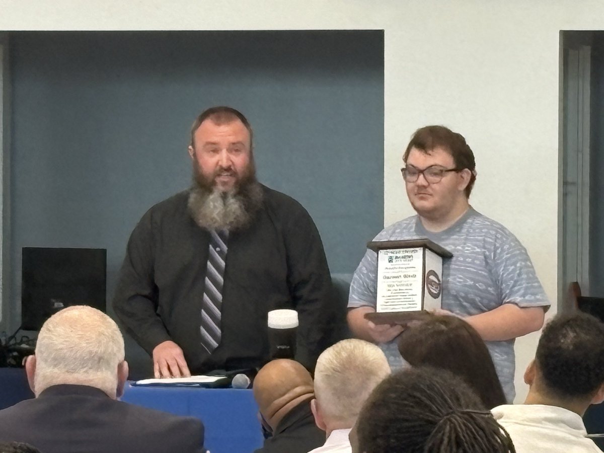 PHHSActivities's tweet photo. Congratulations to Garrett!!👏👏👏

GKCFCA 12th Man Award winner Garrett Hitch. Pleasant Hill Roosters. 
@PHR3SD 
@footballrooster https://t.co/qyBX3snx9M