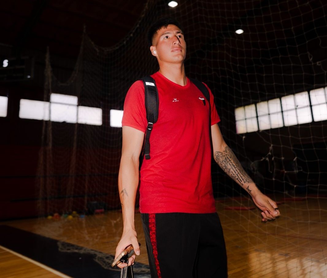 #Colón🔴⚫️
🎙️Tomás Paredes
“Lo que siento es inexplicable. Gracias a Dios respondí cuando el equipo me necesitó"
"La gente de Colón sabe lo que significa el club: son una locura, un plus más. Es imposible no correr con su aliento"
"Se dio la victoria, que es lo más importante.”