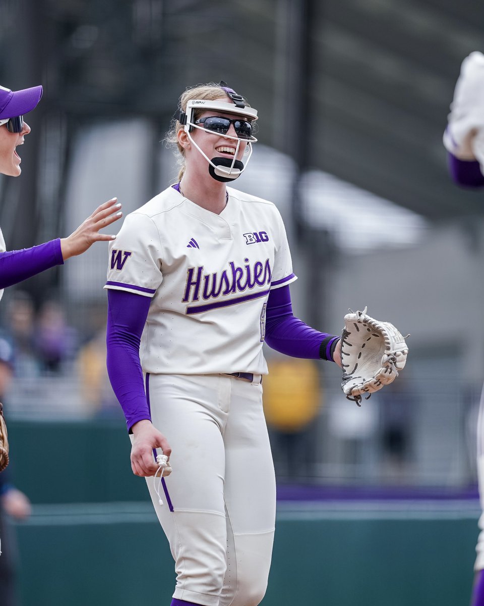 Washington Softball tweet media