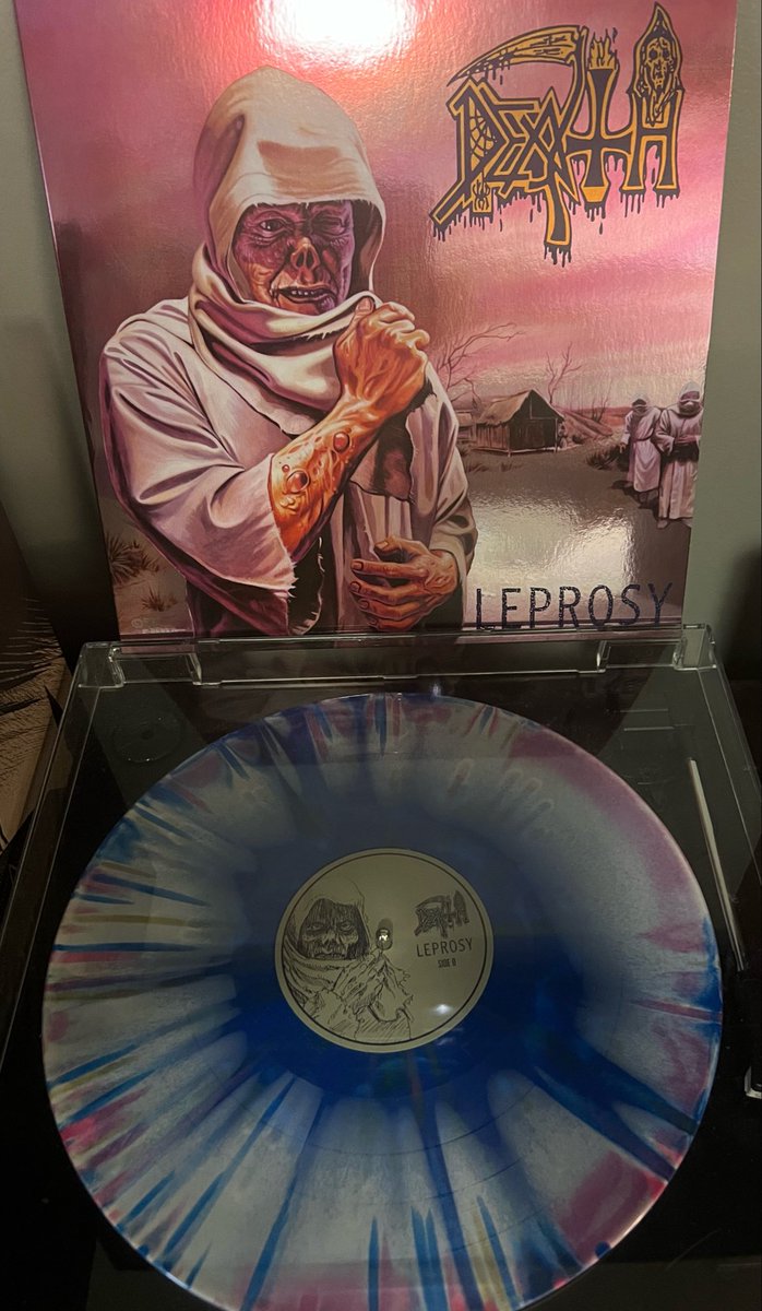 QtheMetal's tweet image. #NowPlaying 

Death - Leprosy

Classic death metal perfection. Chuck Schuldiner and the band really nailed that raw, aggressive sound while also tightening everything up. Tracks like “Pull the Plug,” “Leprosy,” and “Open Casket” are absolute anthems. Still hits like a