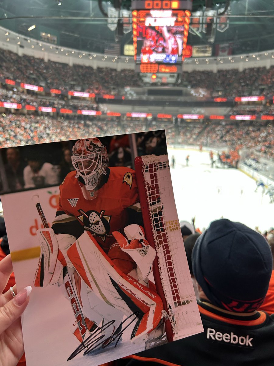 MsSweetBri's tweet photo. Fan Appreciation Night! First time winner and so grateful 🙏🏼🤩

@AnaheimDucks Thank you! https://t.co/Ppu3pq8M47
