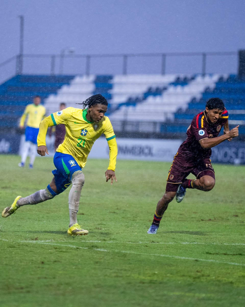 ecbahia's tweet photo. 🇧🇷 Lyan é titular no 5º triunfo seguido da Seleção no Sul-Americano sub-17. Já classificado, Brasil venceu a Venezuela por 1 a 0 com time alternativo. Kauê Furquim ficou no banco. Agora serão as semifinais, já classificados para o Mundial. #PivetesDeAço #BBMP https://t.co/GSLiP9v62X