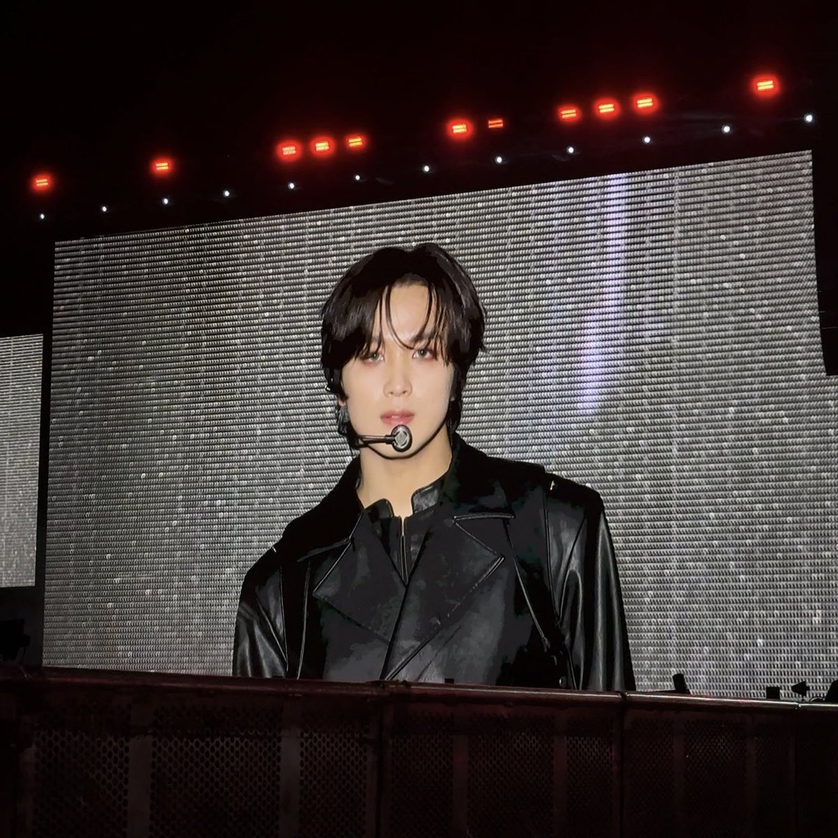 Please jangan jahat² sama haechan, jangan pernah percaya dengan rumor yang gak bener sama sekali, jangan ganggu waktunya haechan dong 🥺😭