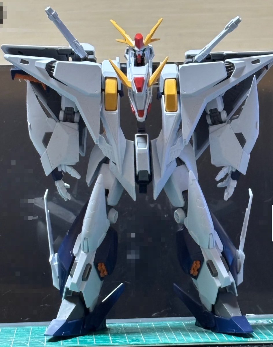 yn211_df's tweet photo. クスィユニットの着込み方①〜⑥

①クスィアーマーを用意する。
②上半身を折り曲げスペースを確保する。
③起立した下半身の上にコアユニットをセット。 https://t.co/OSvDT3YOX1
