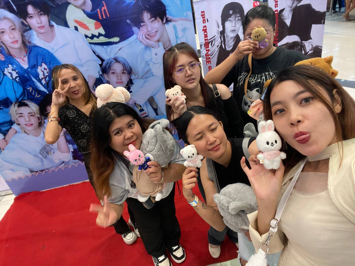 Channiechan_08's tweet image. A day that I will never forget. Thank you to all the stays that I interacted with you make that day extra special. See you next event.
#STAY_inthe_LOOP
#Events_by_AllForSKZ