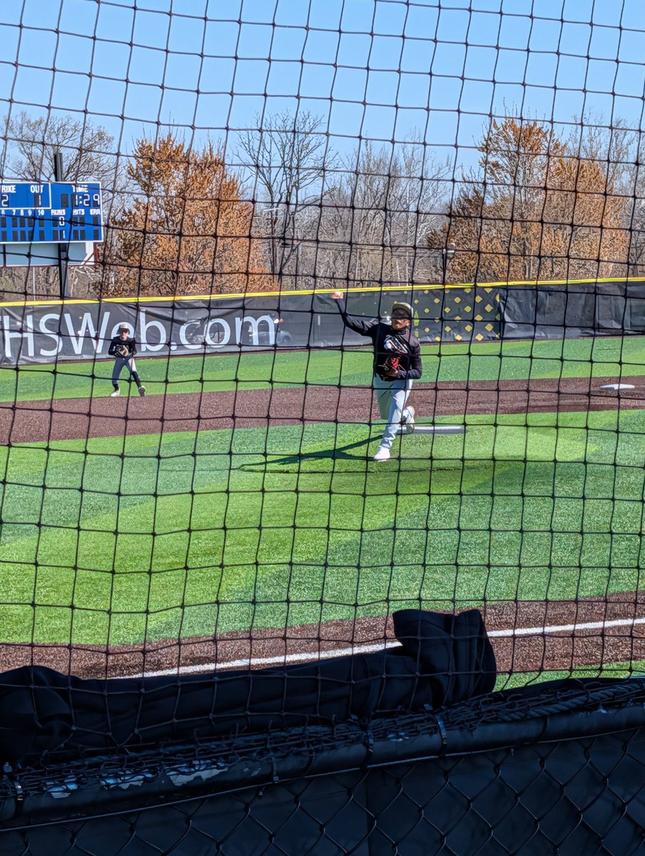 ctowns115180's tweet image. Solid weekend all around 💪
Putting in work at the plate, on the mound, and getting reps in with my QB coach. No shortcuts… just consistency, discipline, and the grind.
My path. Always working. 🏈⚾️
#QB1 #AthleteMindset #NextLevel #ClassOf2032