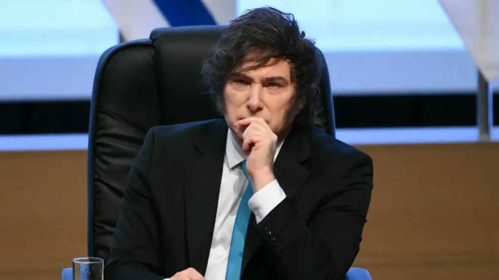 elojodelpoder's tweet image. El 60% no votaría la reelección de Javier #Milei y crece el desgaste del Gobierno
.
Un estudio de la consultora @Zuban_Cordoba realizada los primeros tres días de abril revela que seis de cada diez argentinos se oponen a un segundo mandato libertario.
.
elojodelpoder.news/nueva-encuesta…