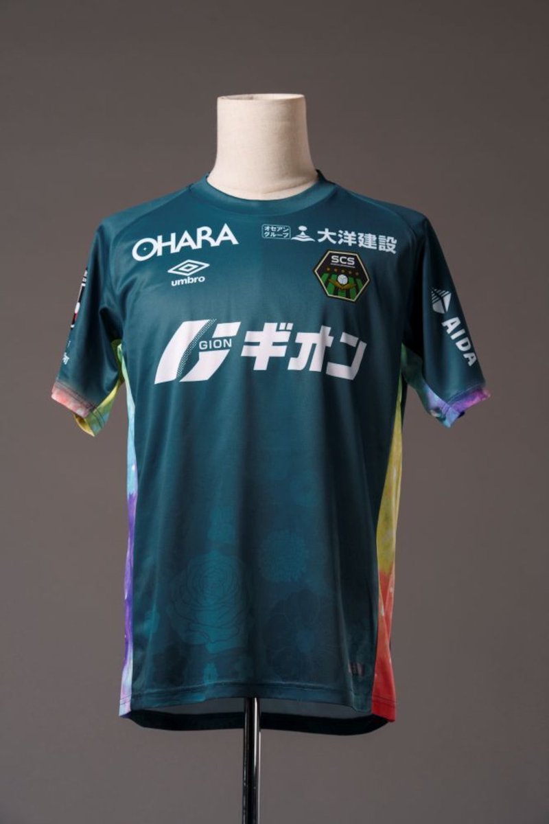Football_LSing's tweet photo. J2・J3百年構想リーグ第11節🔥ユニフォーム対決

スタジアムを熱く染めるのはどちらの色だ？
🟡🐒 電光石火。突き刺さる黄色い閃光
#栃木SC
🟢⚫️ 漆黒を纏い、深緑が駆け抜ける
#SC相模原
投票はリプ欄から👇
#Ｊリーグ #百年構想リーグ #tochigisc #SCS https://t.co/JG2wO07hWh