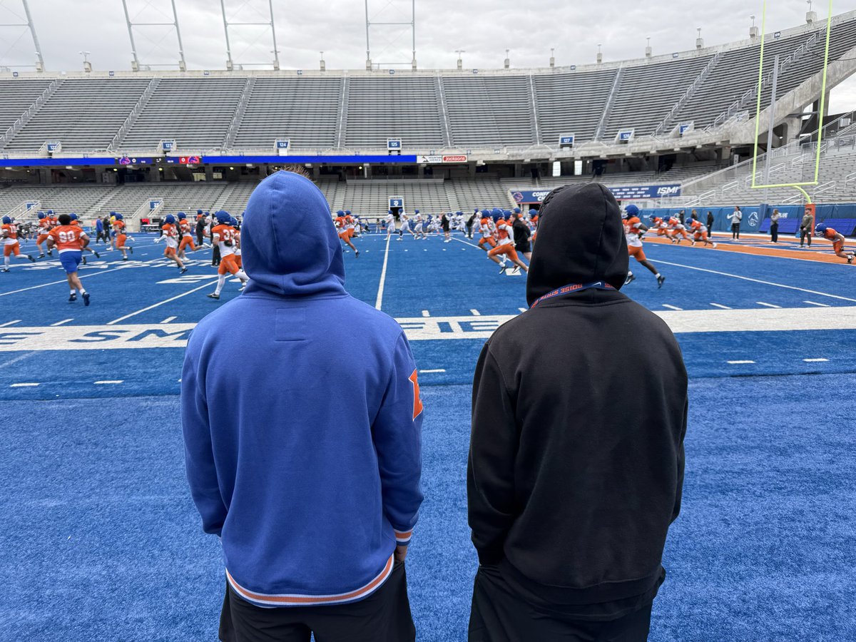Kael_Snyder12's tweet image. Had a great weekend with family on the blue 🏡☣️🛅 @Zane_Snyder8 
 #BuiltDifferent #BleedBlue