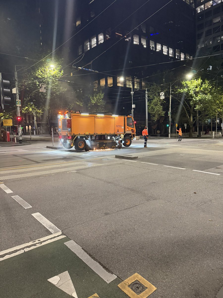MerndaLine's tweet photo. Tram rails getting some ￼💥
On Williams street https://t.co/ieMrnkp4EZ