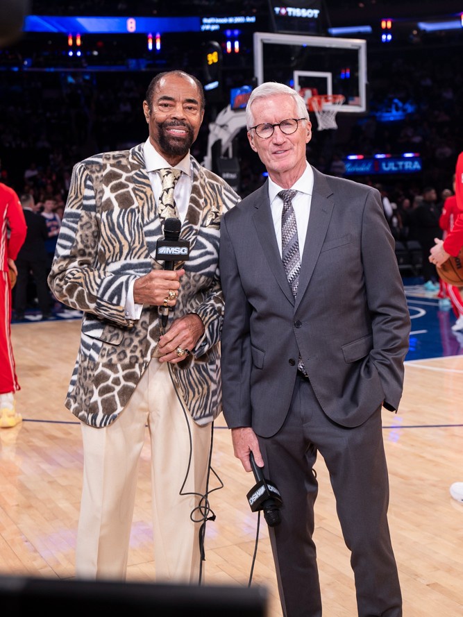KegDogg99's tweet photo. @nyknicks Twas a Grrrreat Season. Tis Playoff Time Let's Go Knicks. Thanks for the fun calls Mr.Breem & Mr.Frazier #MSGWorldsMostFamousArena #NewYorkForever #StylingAndProfiling #BANG!! https://t.co/mLfBf9aleQ
