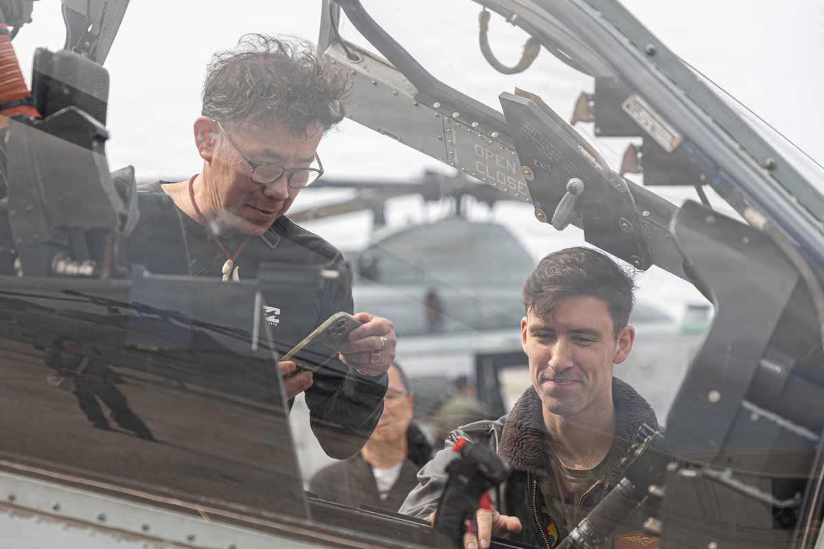 1stMAW_Marines's tweet image. Local social media influencers tour Marine Corps Air Station Futenma during Social Media Follower Day.

📍MCAS Futenma, Okinawa, Japan — Mar. 20, 2026.

Social Media Follower Day helps influencers better understand the U.S. #Marine Corps presence on #Okinawa and base functions.