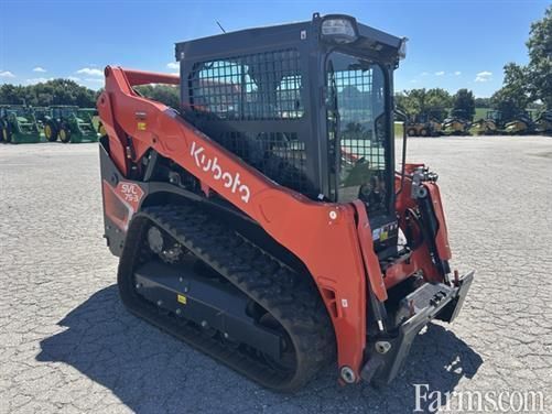 FarmsNews's tweet image. 2025 Kubota SVL75-3 ⏬

Cab with air conditioning, aux hydraulics, ISO pattern, ride control, 2 speed powertrain, air ride seat, and more.

usfarmer.com/skid-steer-loa…

#ForSale @HeritageTractor